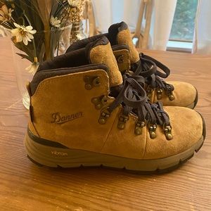 Danner mountain 600 women’s boots